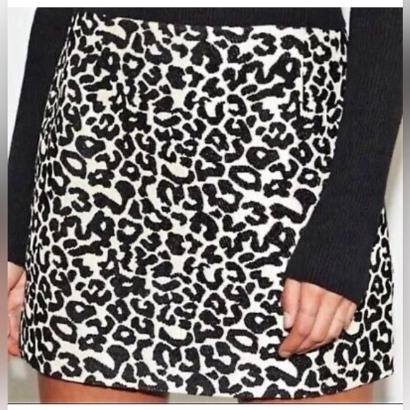 Kendall & Kylie Leopard/Cheetah Print Mini Skirt Size Medium - Picture 2 of 6